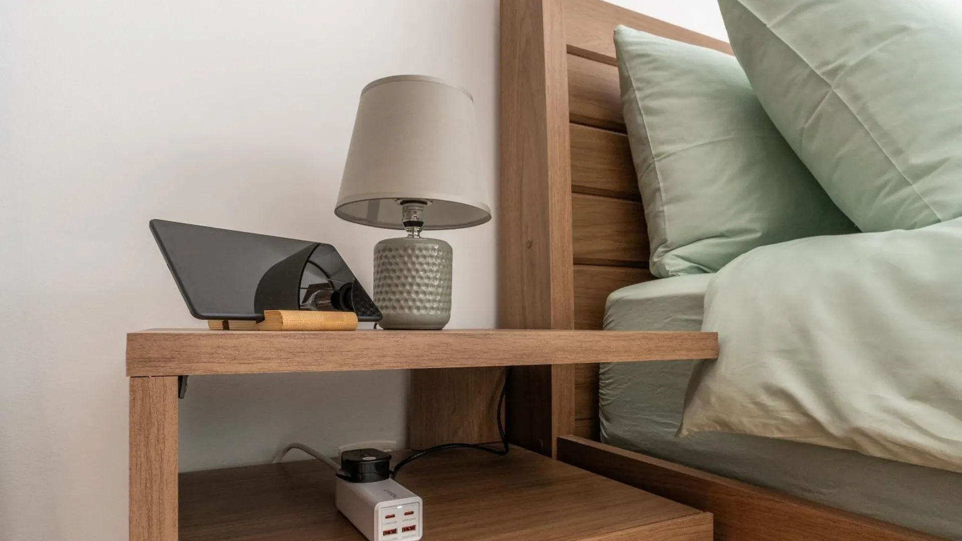 Newly Renovated Cosy Studio Dubai Apartment